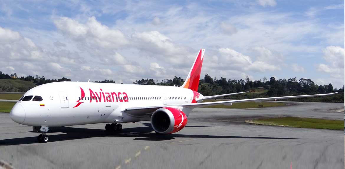 Avianca suspendió vuelos en Colombia por escasez de combustible
