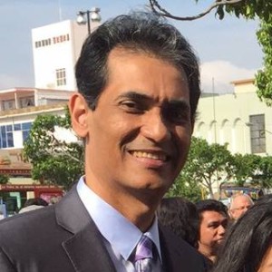 Renny García, Médico oncólogo.