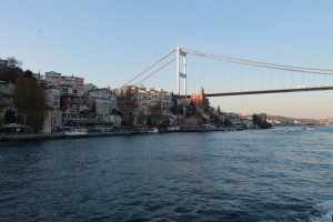 Estambul, puente divide los dos continentes