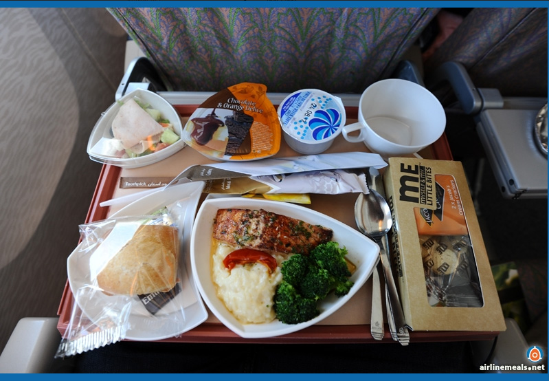 ¿Cuánto cuesta la comida que sirven en los aviones?