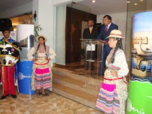 Carlos Rossi, Encargado de Negocios del Perú, se dirige a la audiencia. Foto: Avior Airlines.