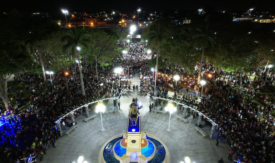 Alcalde Ernesto Paraqueima convierte la Plaza Bolívar de El Tigre en la más moderna de Latinoamérica