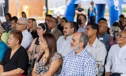 Automercados Luvebras celebra 51 años y entrega reconocimiento a sus trabajadores