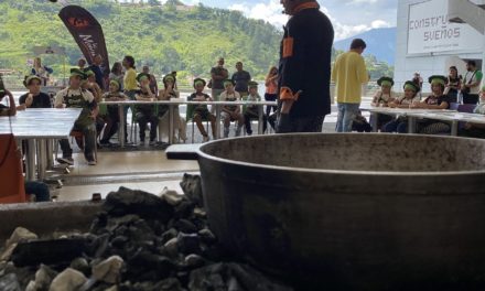 Pequeños chefs disfrutaron la experiencia de cocinar al calor de las brasas