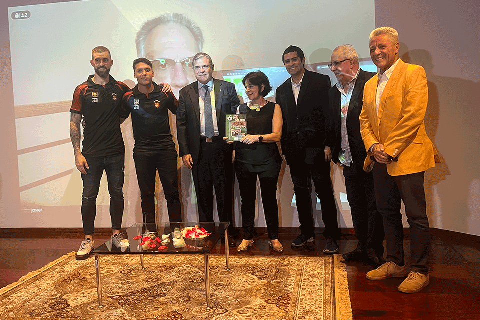 Banesco marcó un golazo con la publicación del libro «Delirio Vinotinto. Historia del fútbol en Venezuela 1902-2023»