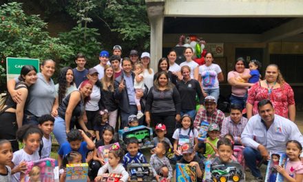El alcalde de El Hatillo entregó más de 1.500 juguetes durante estas navidades