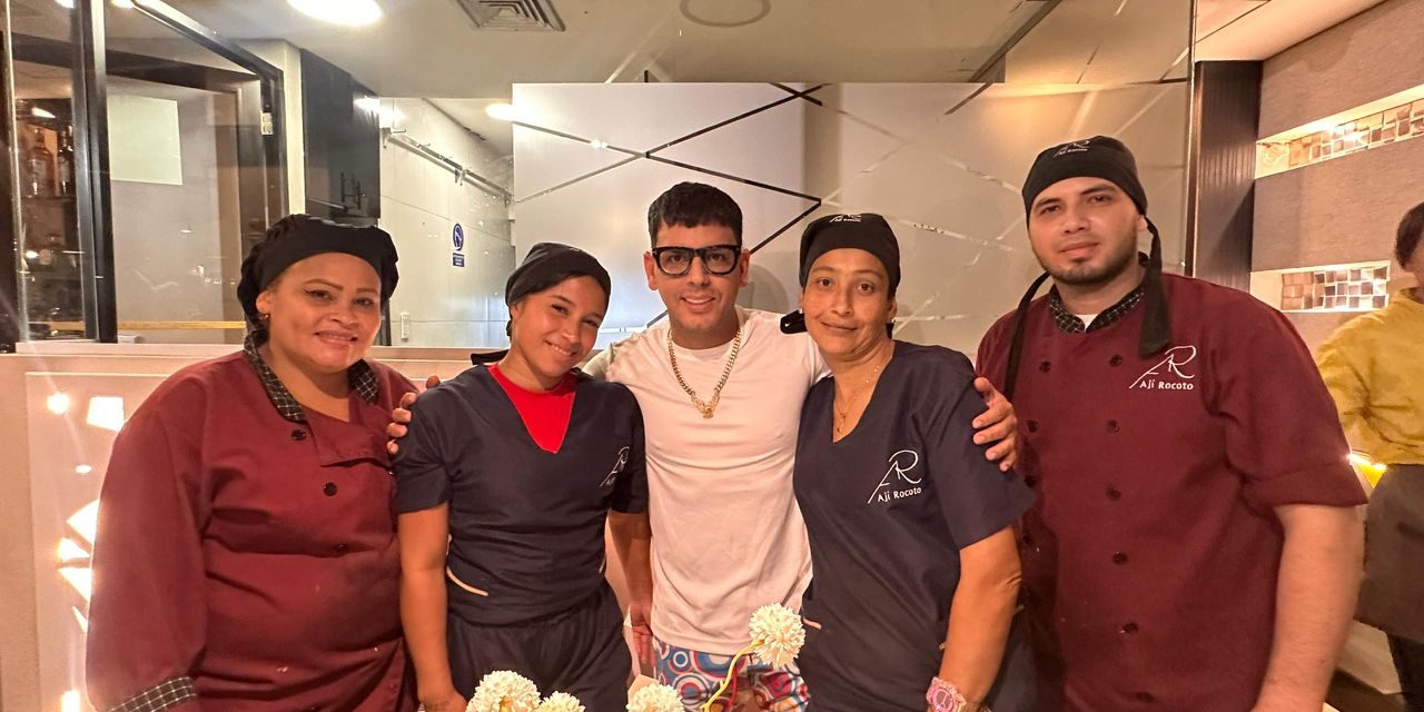 En sus travesías por Caracas, Tito El Bambino y Jorge Celedón visitaron “El rinconcito peruano en Venezuela”