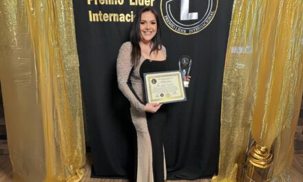 La venezolana Ana Virginia Salazar, vuelve a ser noticia, al recibir el máximo galardón del Premio Líder Internacional