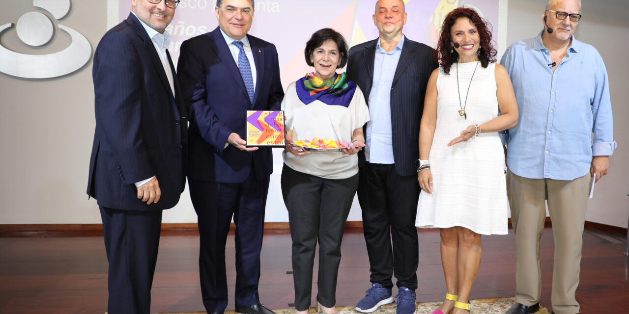 Banesco publicó el libro 70 años de artículos de opinión en Venezuela