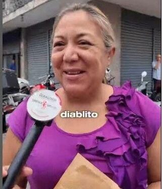 Diablitos Underwood regaló arepas a cambio de sonrisas