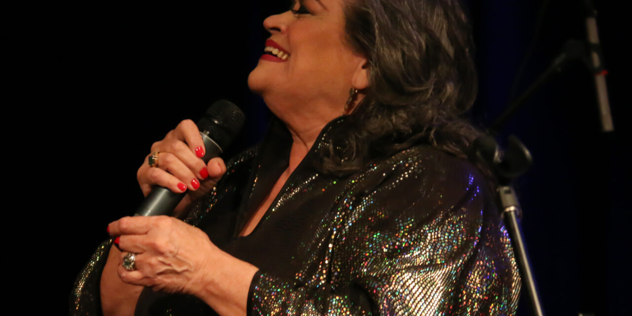Soledad Bravo canta “A su manera” en Valencia