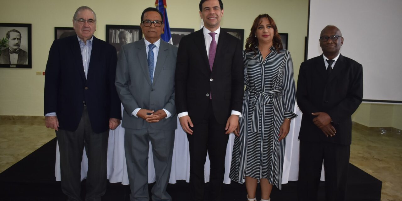 República Dominicana: otorgan a Eleanor Grammaldi el premio nacioal de literatura infantil 2025