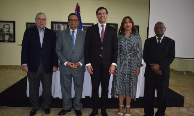 República Dominicana: otorgan a Eleanor Grammaldi el premio nacioal de literatura infantil 2025