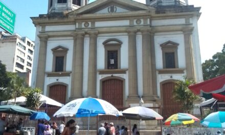 Caraqueños afianzaron recorrido de los siete templos en esta Semana Santa 2025