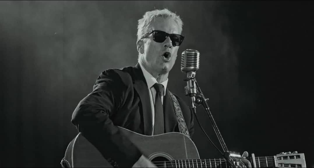Fernando Carrillo se reinventa y explora faceta como cantante: «FERR»