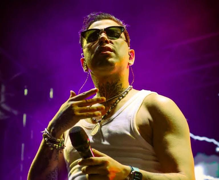 Cantante Bandy desata polémica en redes sociales por reciente cirugía estética