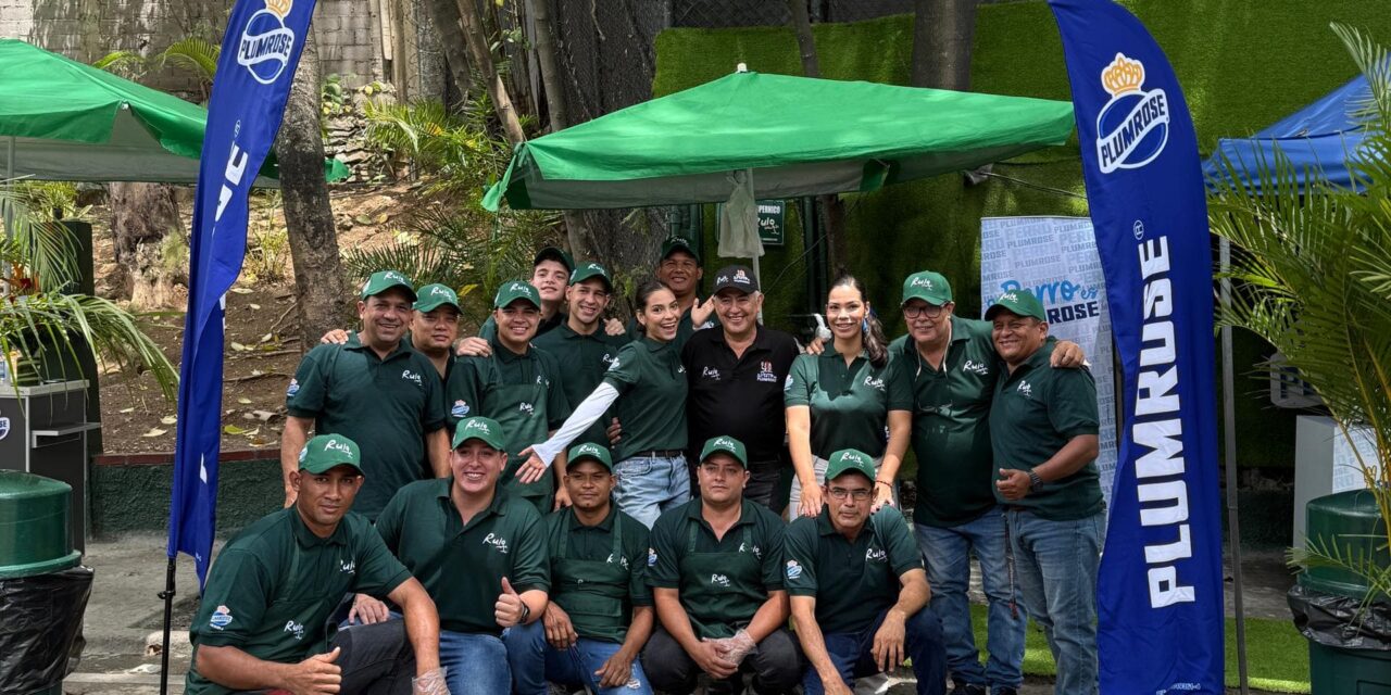 Plumrose activó la Semana del Perro Caliente en varios puntos del país