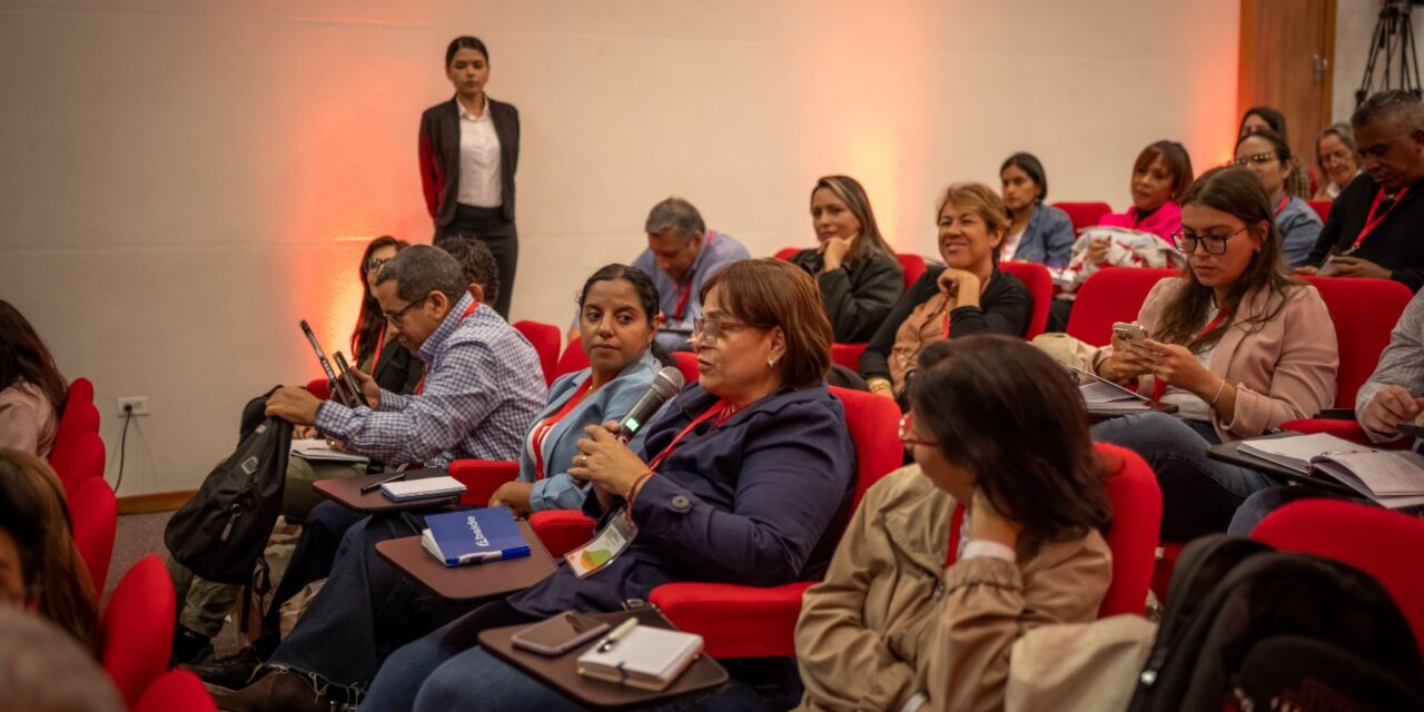 Coca-Cola FEMSA Venezuela impulsa la formación de periodistas con primer Taller de Sostenibilidad
