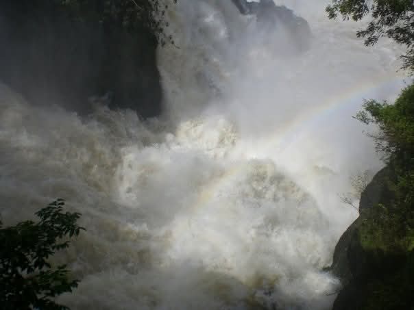 Caminatas, cascadas y sabor local: así se vive el Parque Nacional La Llovizna
