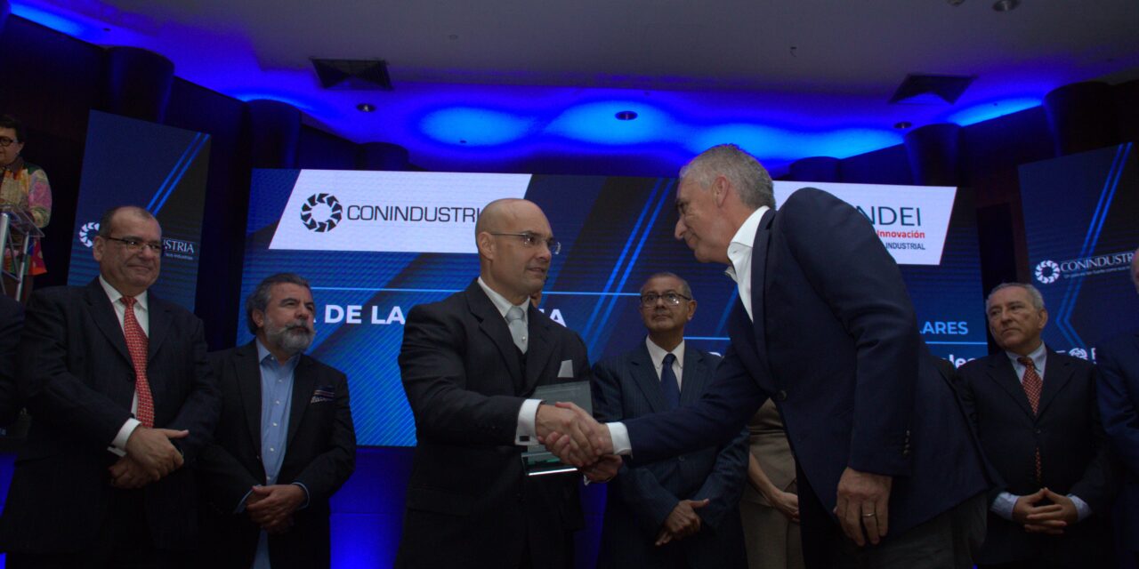 Nota de Prensa Coca-Cola FEMSA recibe Premio Innovación y Sostenibilidad de Conindustria